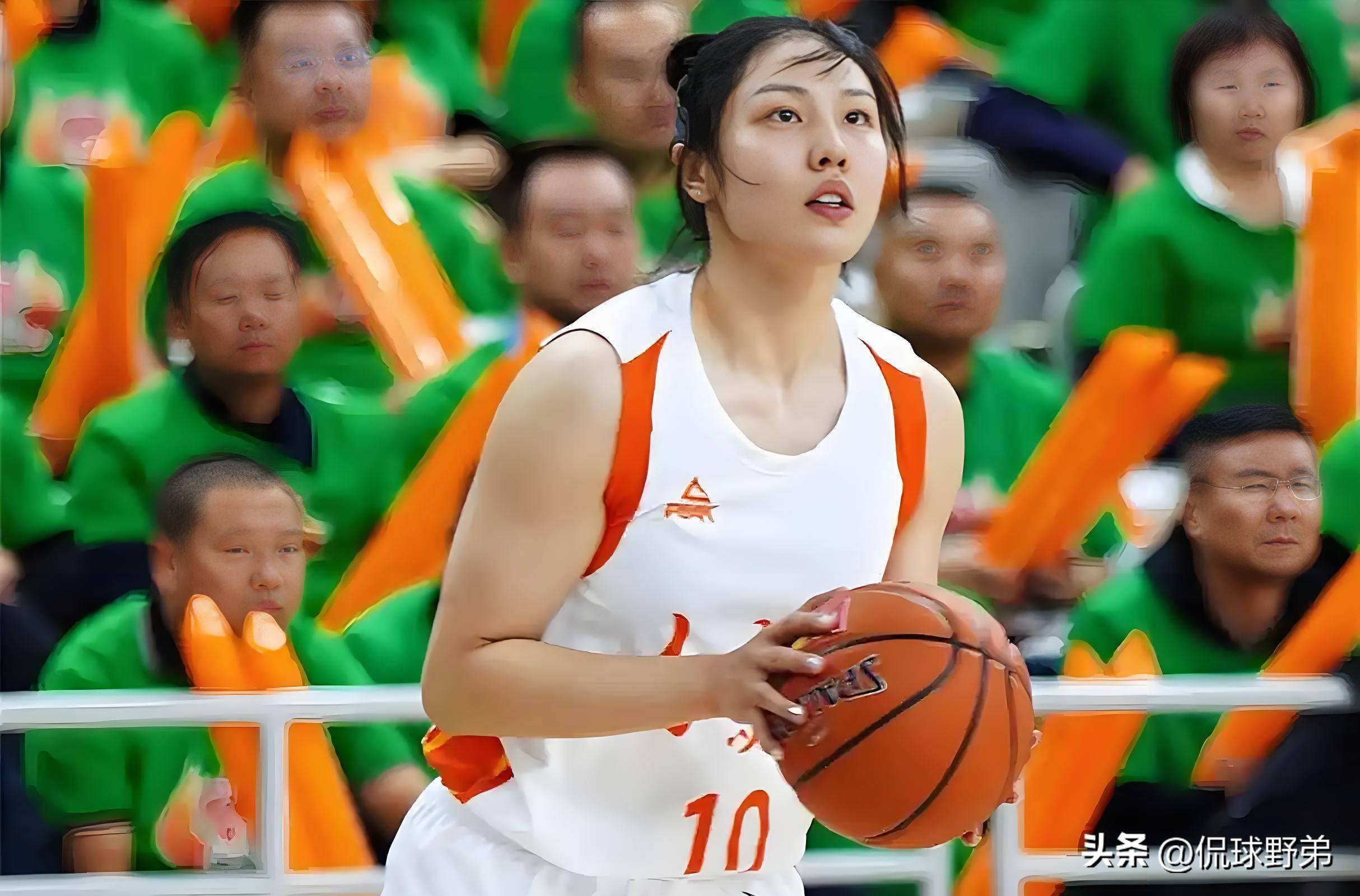 包含B体育官方网址：中国女篮精神传承：拼搏、团结与永不放弃的词条